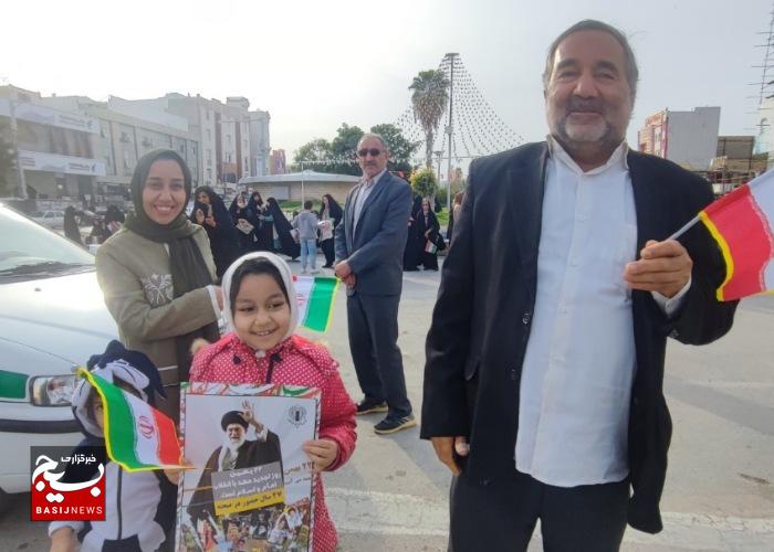 جشن پیروزی انقلاب در گناوه با راهپیمایی باشکوه مردم برگزار شد