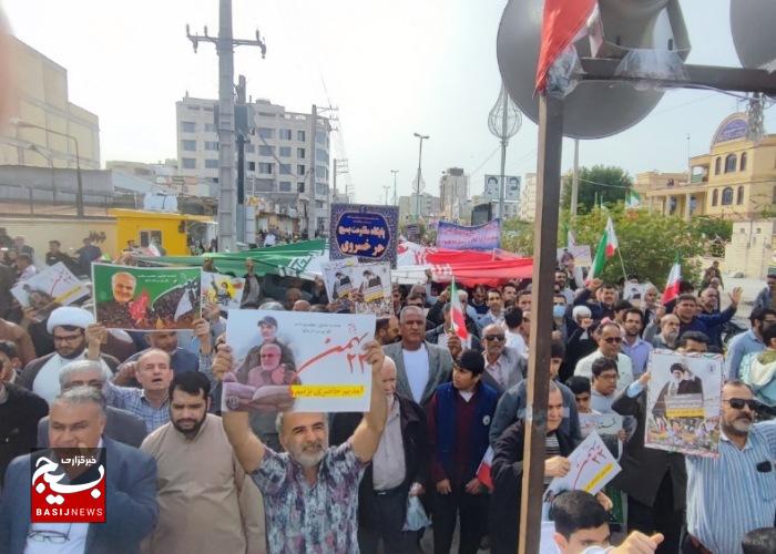 جشن پیروزی انقلاب در گناوه با راهپیمایی باشکوه مردم برگزار شد