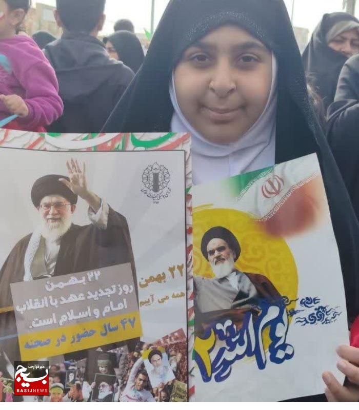 جشن پیروزی انقلاب در گناوه با راهپیمایی باشکوه مردم برگزار شد
