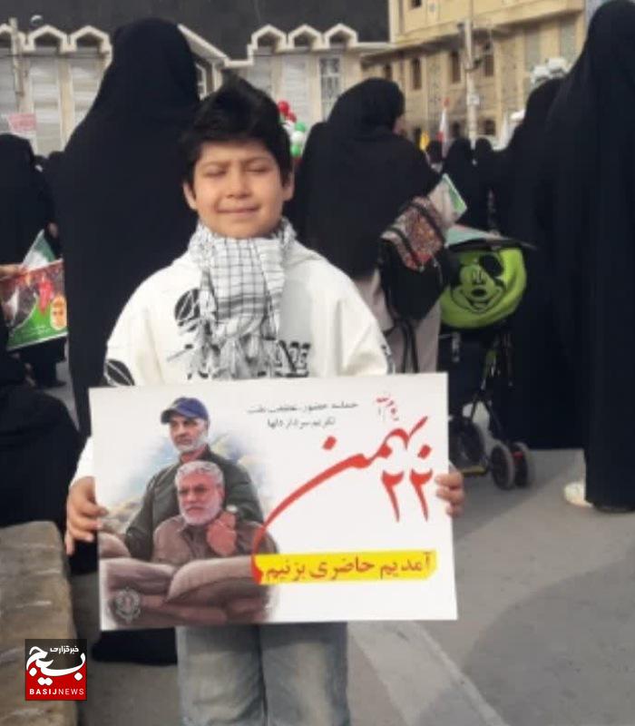 جشن پیروزی انقلاب در گناوه با راهپیمایی باشکوه مردم برگزار شد