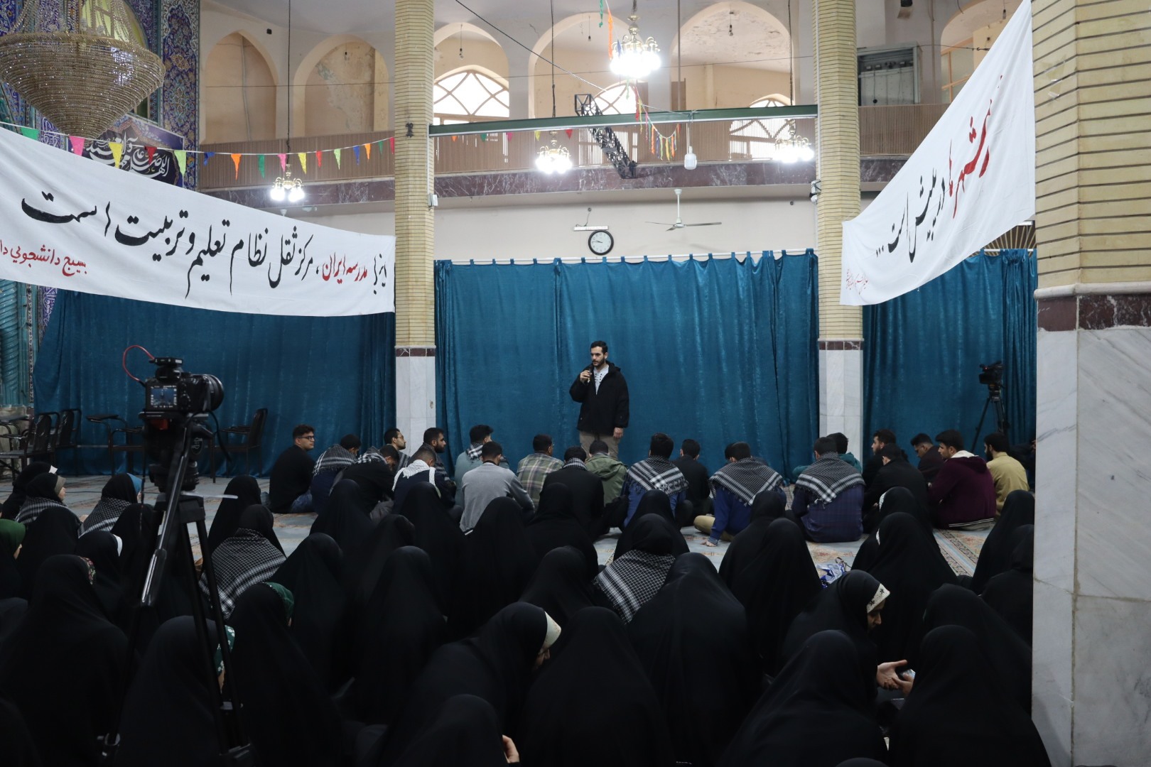 پیوند مسجد و مدرسه، الگوی تربیت نسل مقاوم و هویت‌ساز است