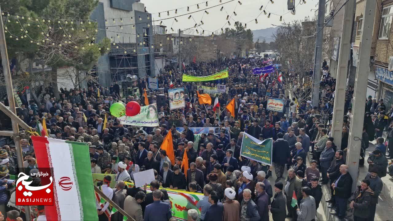 حضور پرشور مردم زاوه در راهپیمایی ۲۲ بهمن؛ تجدید میثاق با آرمان‌های انقلاب اسلامی