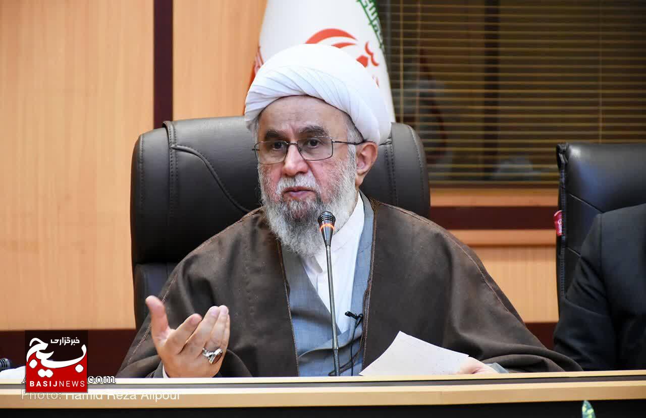 جامعه مداحان نقش تعیین‌کننده‌ای در تقویت گفتمان دینی دارند