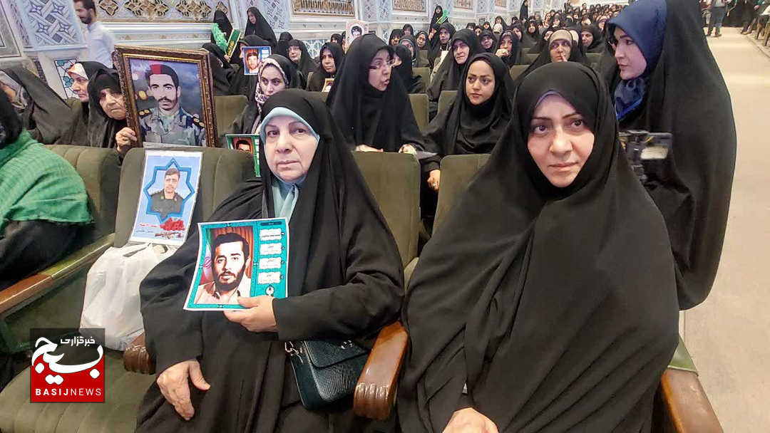 ایستادگی، وفاداری و مقاومت، تنها راه حفظ عزت کشور است
