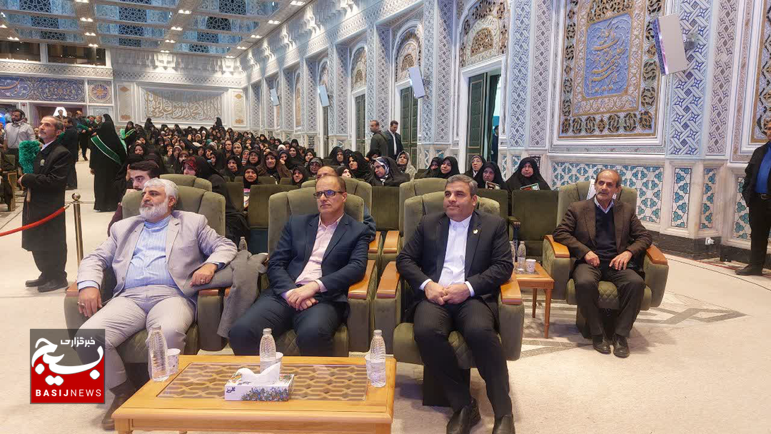 ایستادگی، وفاداری و مقاومت، تنها راه حفظ عزت کشور است