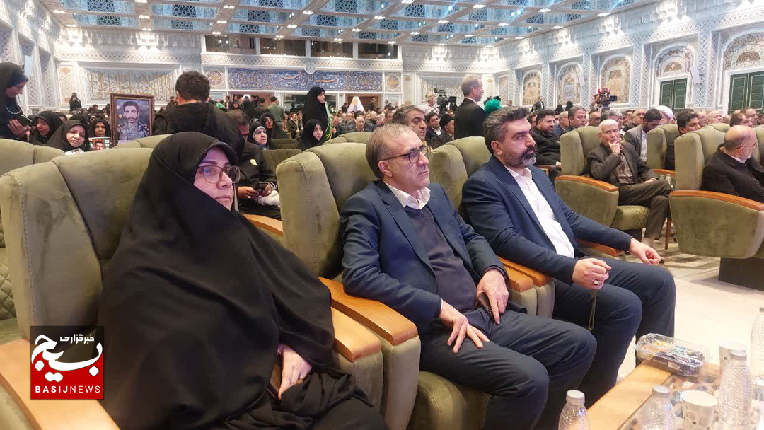 ایستادگی، وفاداری و مقاومت، تنها راه حفظ عزت کشور است