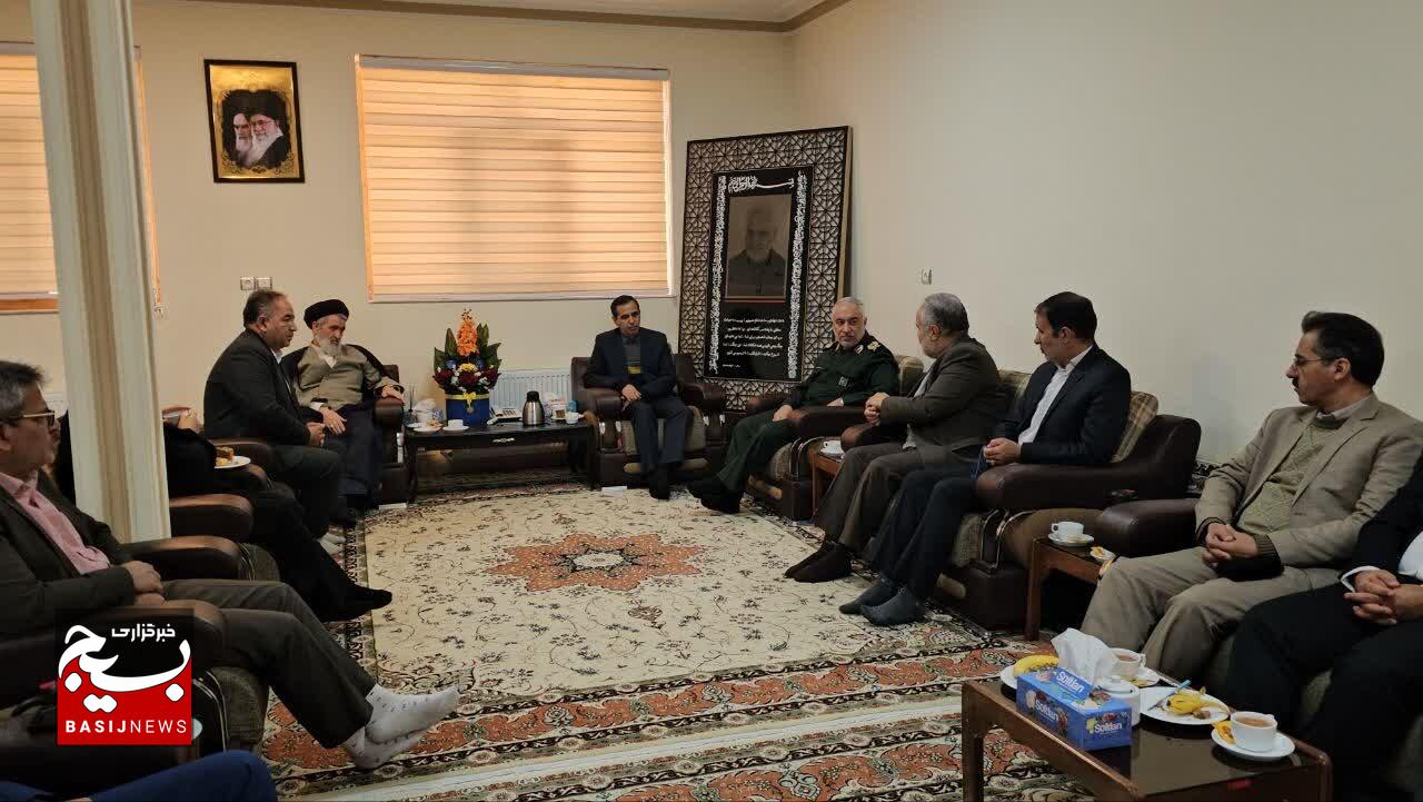 وحدت و انسجام راه برونرفت از مشکلات کشور وحدت و انسجام راه برونرفت از مشکلات کشور