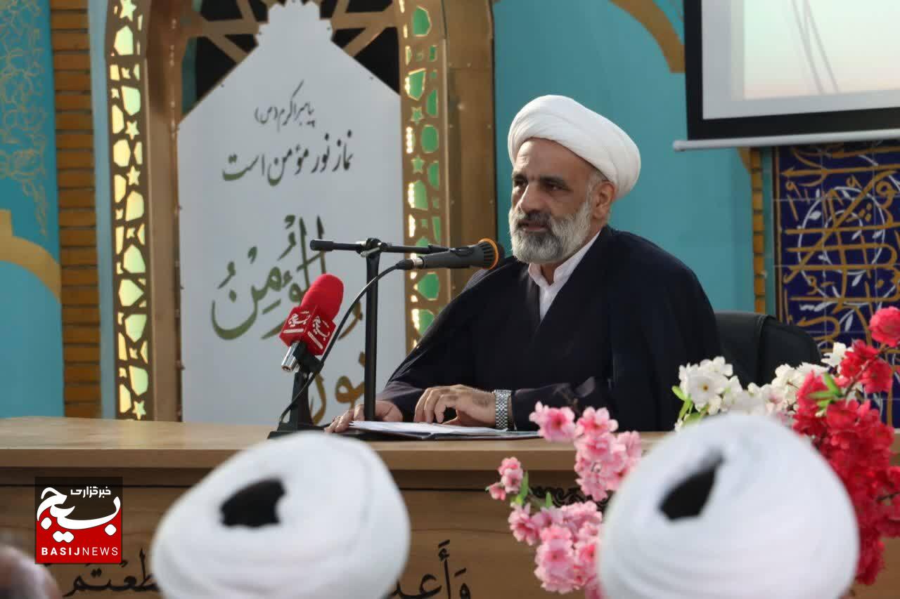 «ماه رمضان »فرصتی که انسان را از دانستن به فهمیدن می‌رساند