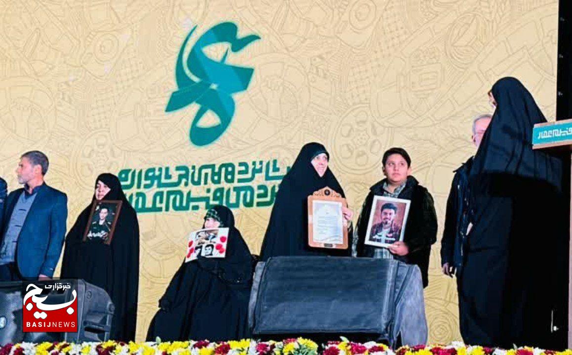 کسب رتبه نخست و لوح افتخار نماهنگ داستانی کسب رتبه نخست و لوح افتخار نماهنگ داستانی
