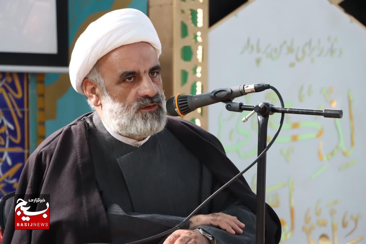 رمز پیروزی ایران اسلامی اتحاد و ولایت‌مداری در برابر نظام استکباری است
