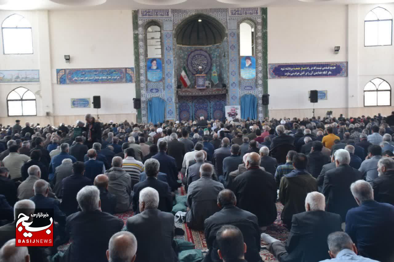 امام جمعه موقت شاهرود: دشمن برای ساقط کردن نظام، مردم را هدف گرفته است