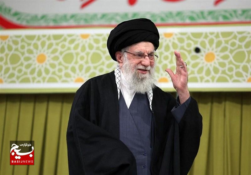 کوه از رفتن شما لرزید اما ما استوار می‌مانیم