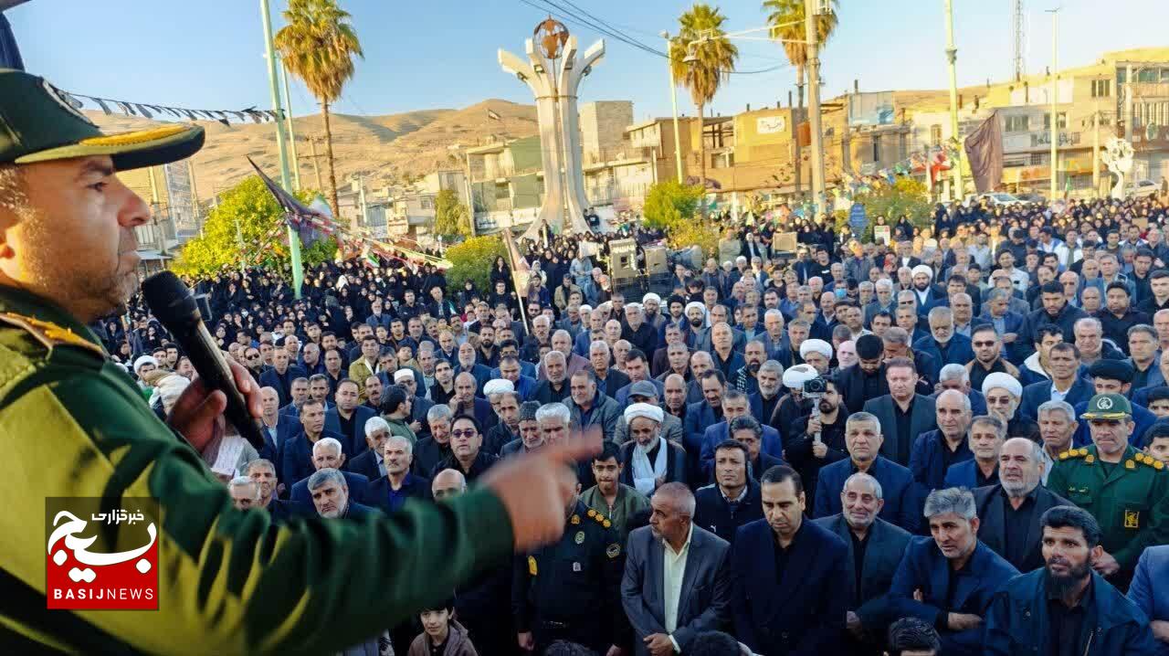 شجاعت امام خامنه‌ای در شهادت در دفتر کار؛ ادای حق رهبر مظلوم وظیفه امروز است