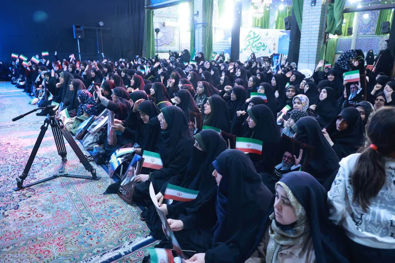 تجمع بزرگ و حماسی بانوان قزوین برگزار شد