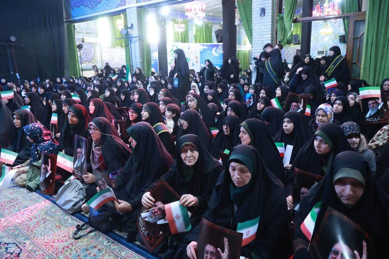 تجمع بزرگ و حماسی بانوان قزوین برگزار شد