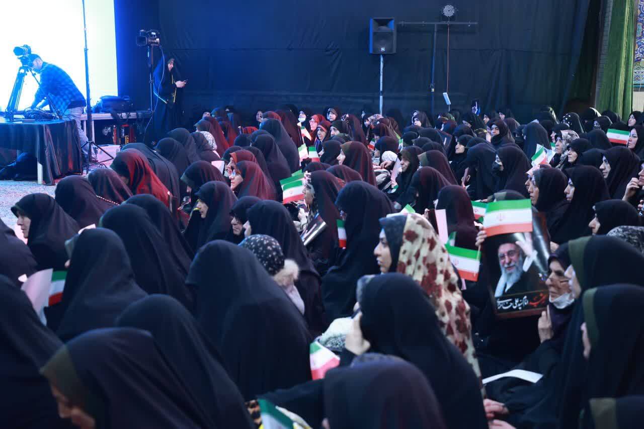 تجمع بزرگ و حماسی بانوان قزوین برگزار شد
