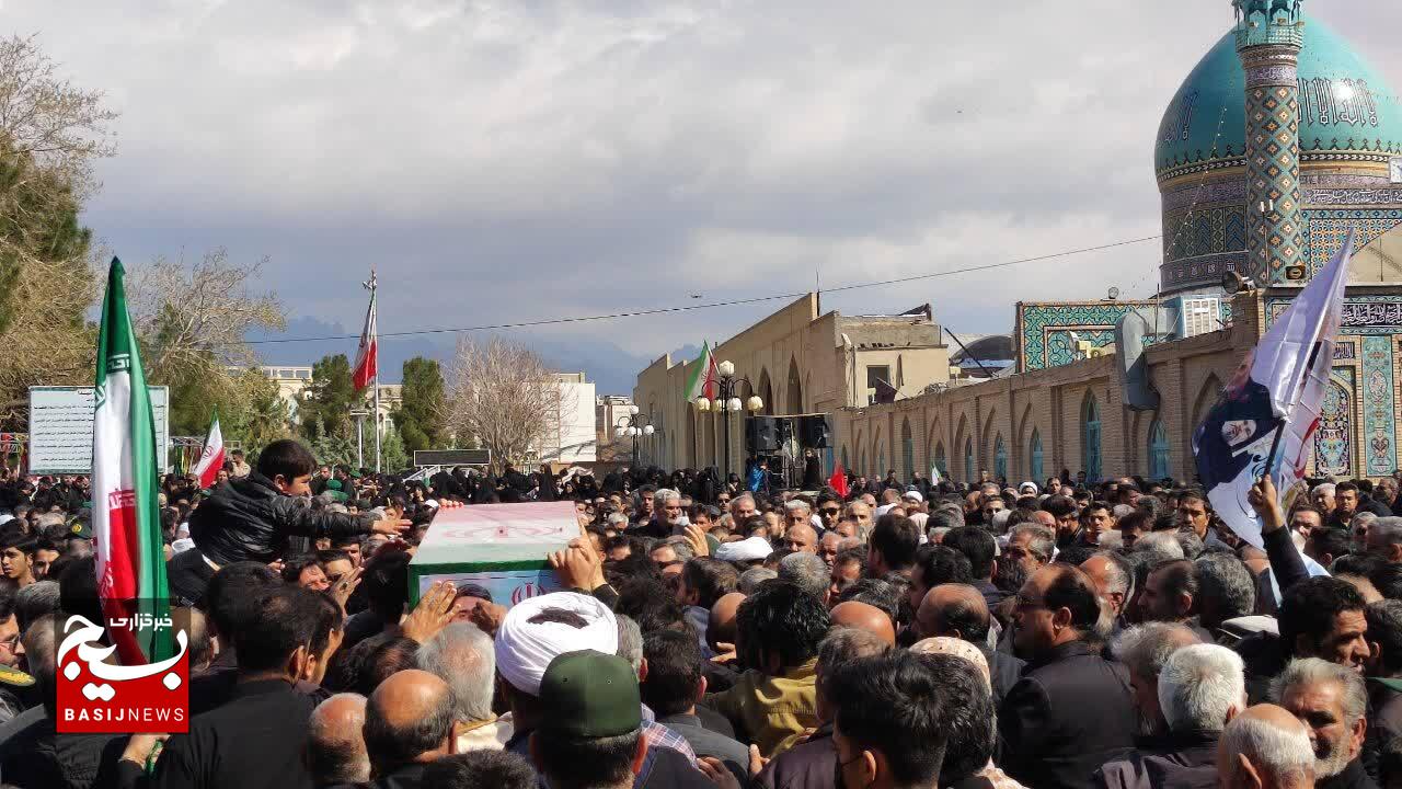 تشییع پیکر مطهر شهید نظافتی از شهدای اقتدار در کاشمر تشییع پیکر مطهر شهید نظافتی از شهدای اقتدار در کاشمر