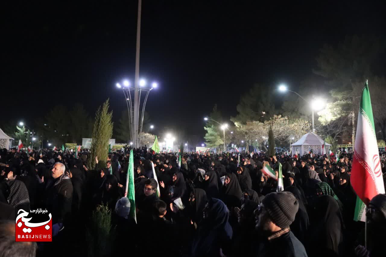 حضور مردم پايتخت مقاومت جهان اسلام-کرمان در ششمین روز خونخواهی امام شهید