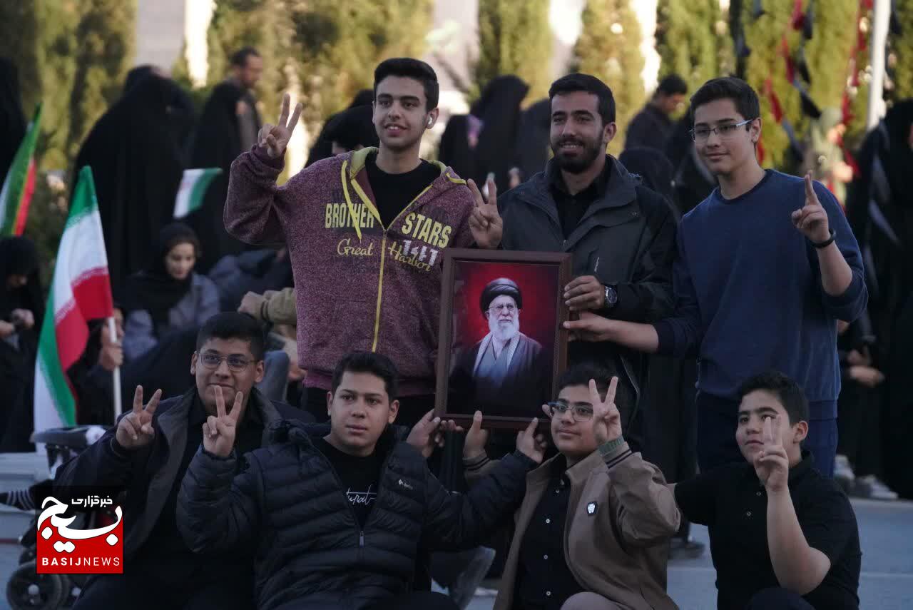 کرمان، در غم شهدای اقتدار و یاد امام شهید، اشک می‌ریزد