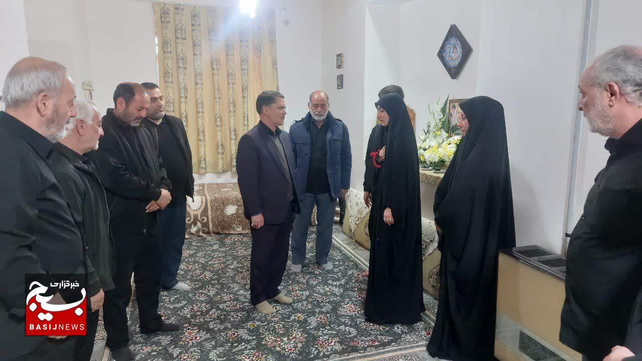 تأکید مادر شهید مدافع وطن بر ضررت استقامت مردم و مسئولان در برابر دشمنان