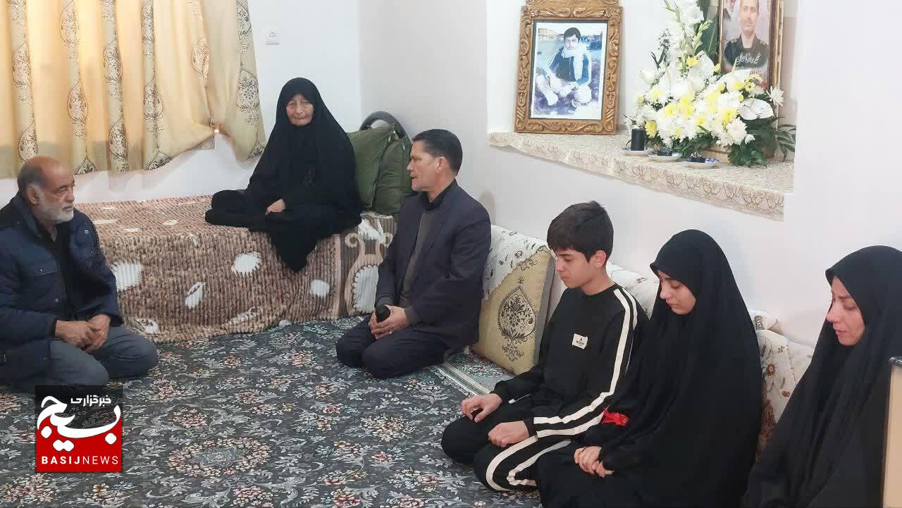 تأکید مادر شهید مدافع وطن بر ضررت استقامت مردم و مسئولان در برابر دشمنان