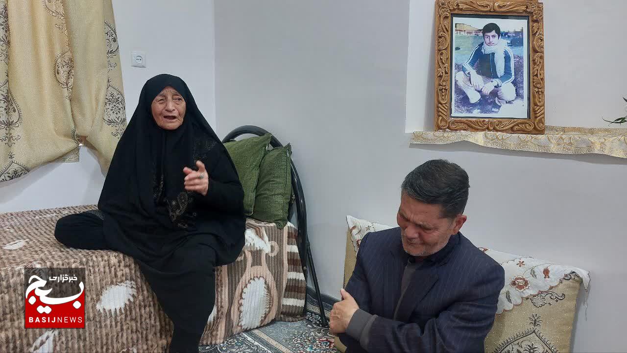 تأکید مادر شهید مدافع وطن بر ضررت استقامت مردم و مسئولان در برابر دشمنان