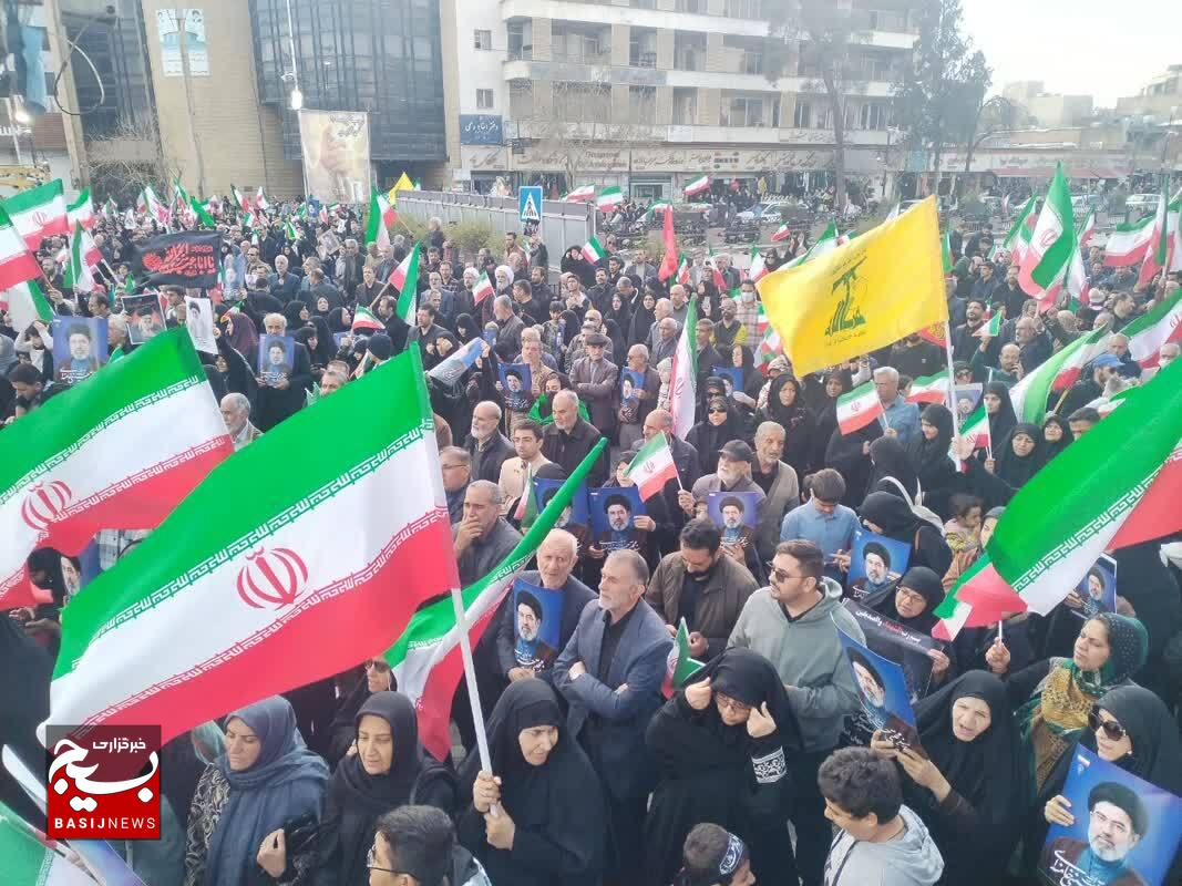 با تمام وجود از آیت الله سید مجتبی خامنهای حمایت میکنم با تمام وجود از آیت الله سید مجتبی خامنهای حمایت میکنم