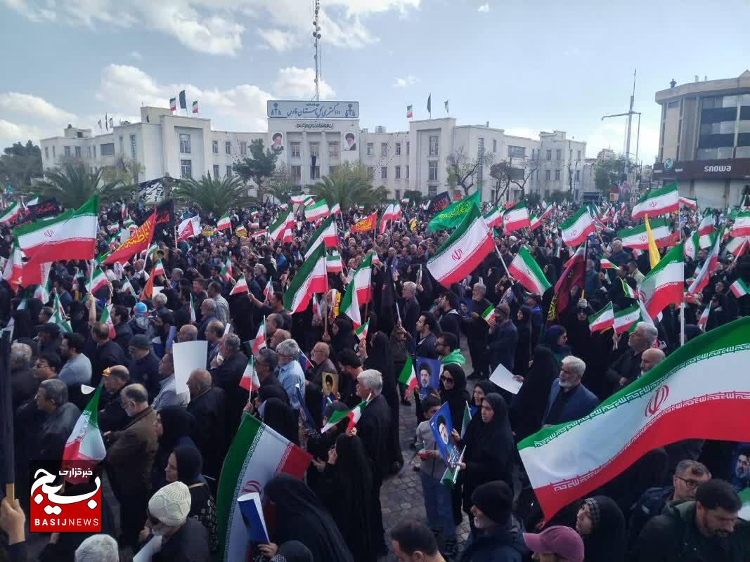 با تمام وجود از آیت الله سید مجتبی خامنهای حمایت میکنم با تمام وجود از آیت الله سید مجتبی خامنهای حمایت میکنم