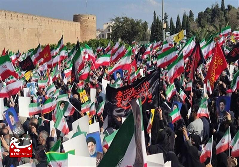 با تمام وجود از آیت الله سید مجتبی خامنهای حمایت میکنم با تمام وجود از آیت الله سید مجتبی خامنهای حمایت میکنم