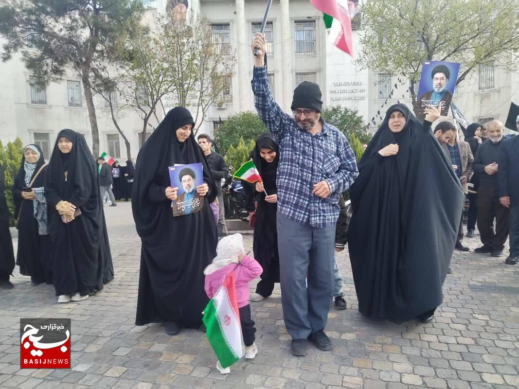 بیعت عاشورایی مردم شیراز با آیت‌الله سید مجتبی خامنه‌ای + عکس