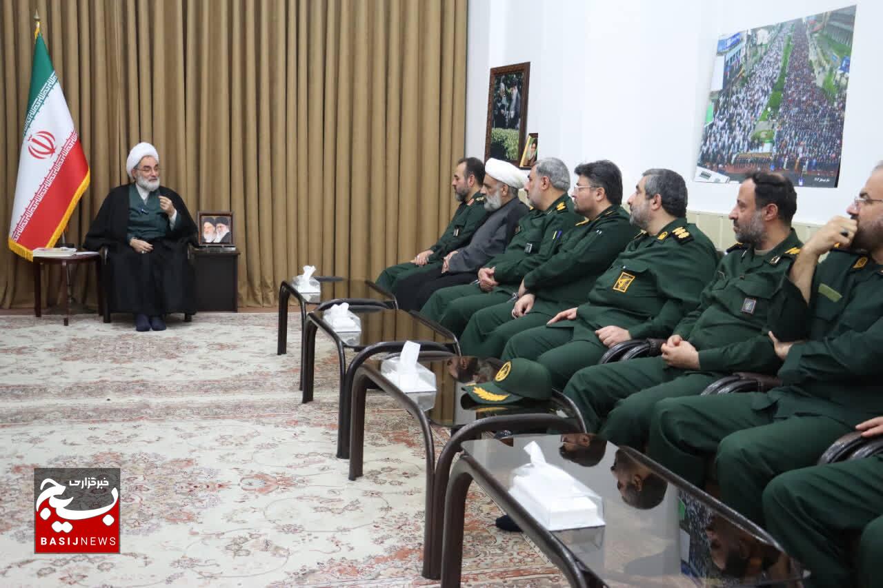  بیعت با رهبری و وحدت ملت ایران در برابر دشمنان ضروری است 
