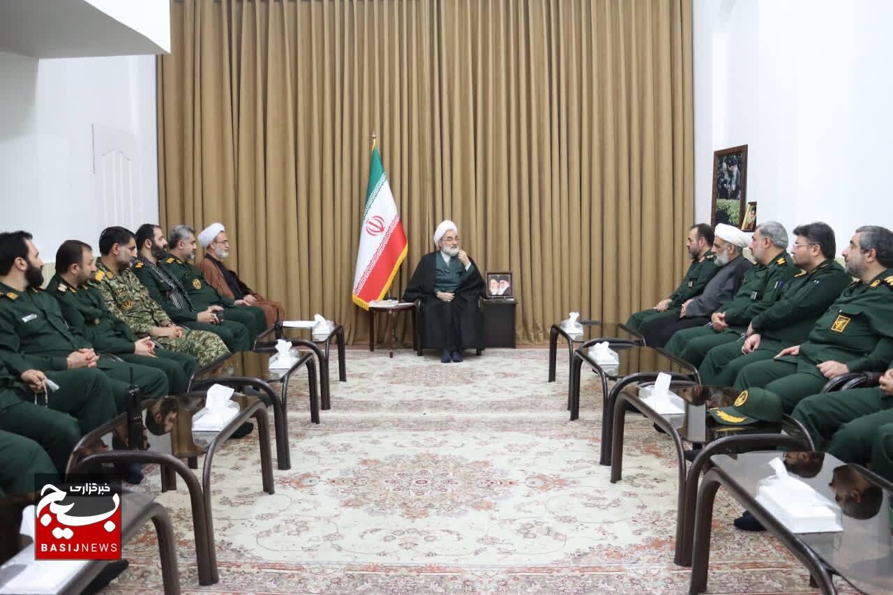  بیعت با رهبری و وحدت ملت ایران در برابر دشمنان ضروری است 