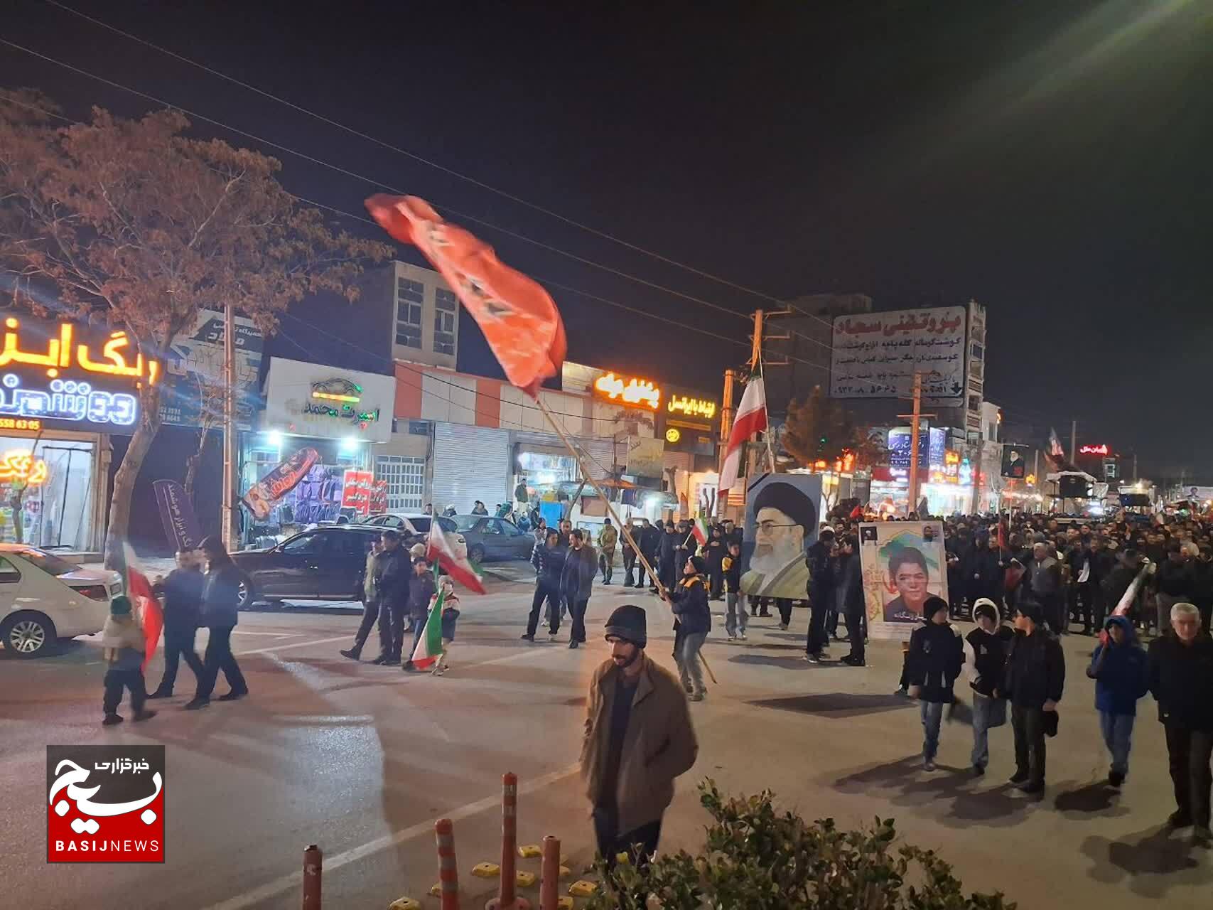 در میدان و پای کار هستند برای حمایت از ایران اسلامی