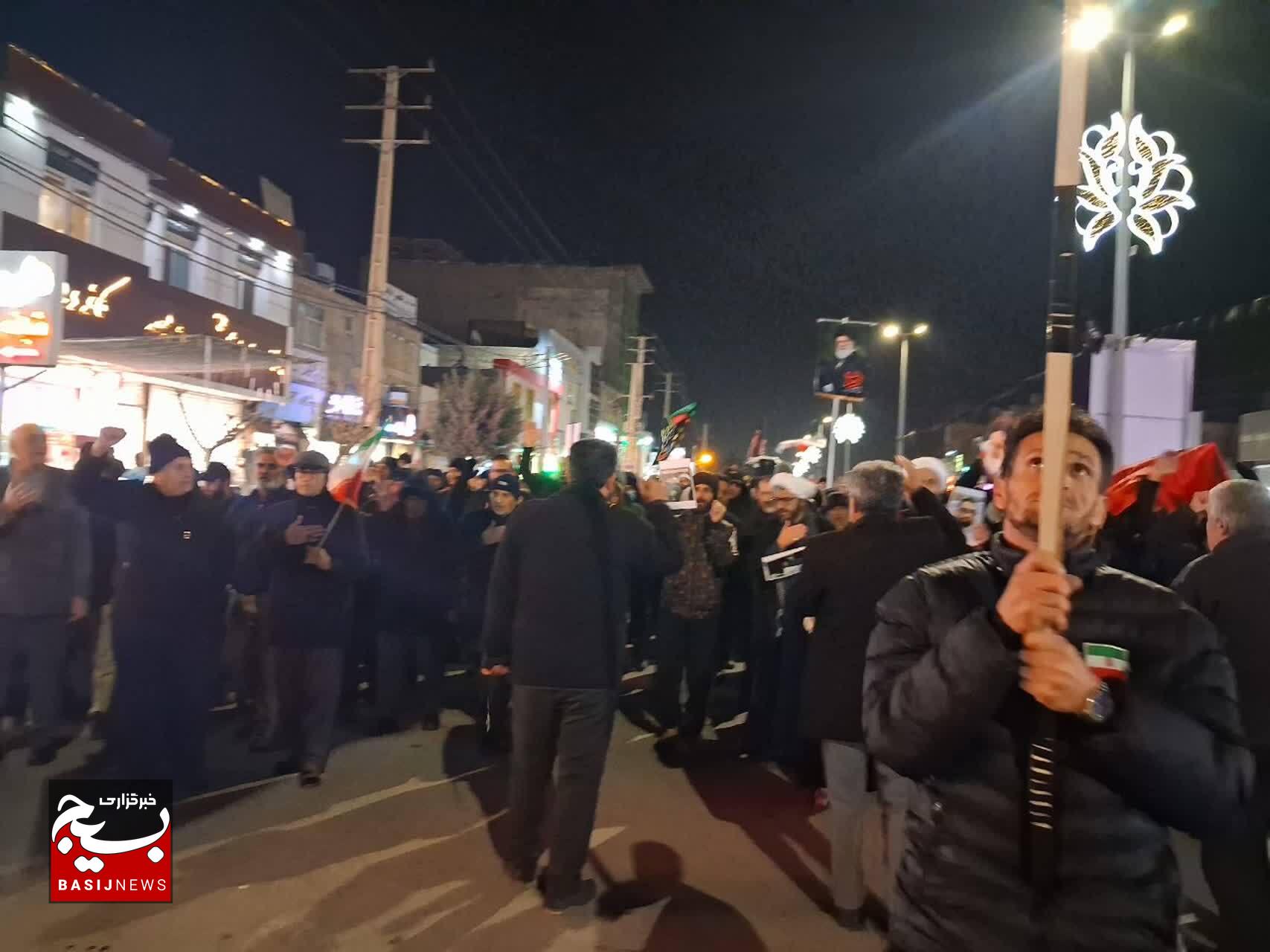 در میدان و پای کار هستند برای حمایت از ایران اسلامی