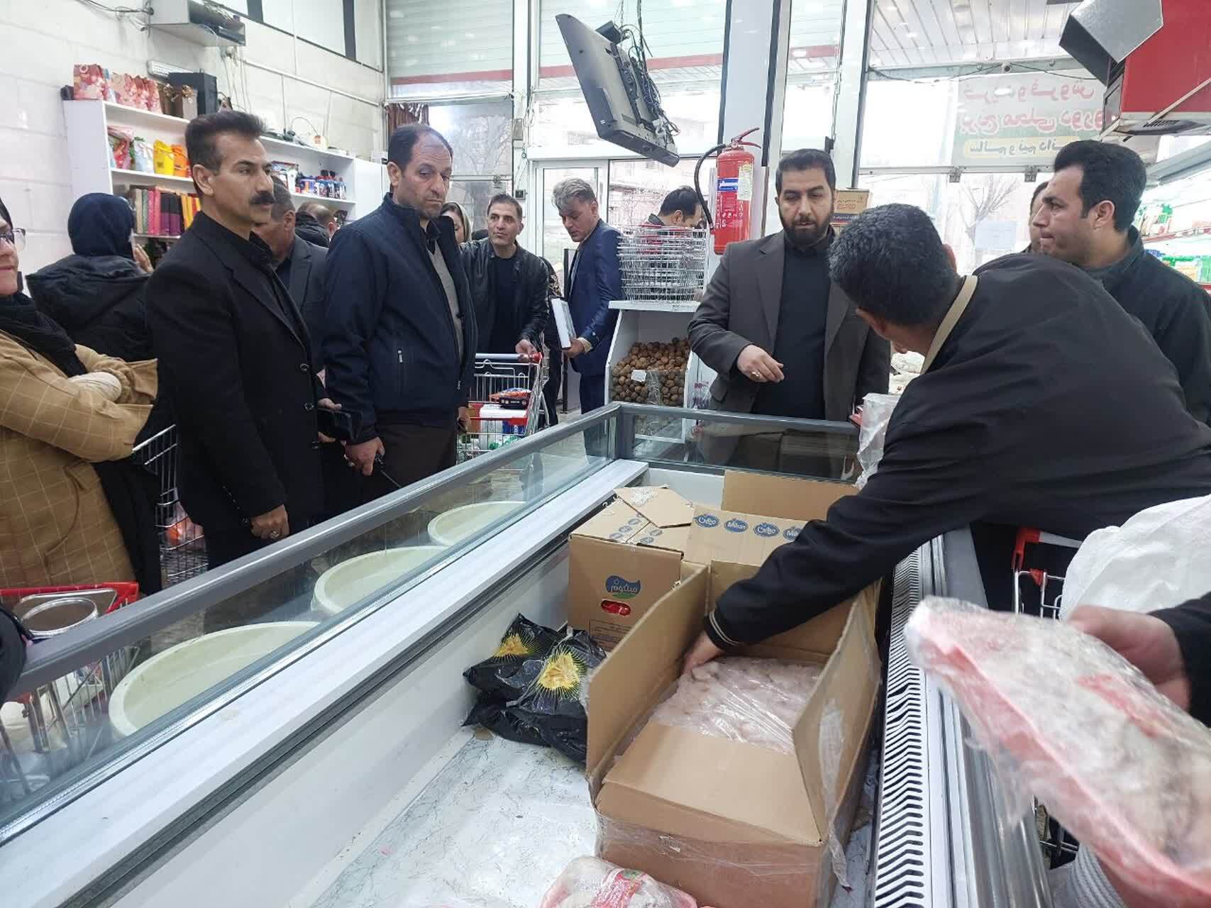 بازدید میدانی دادستان دورود از مراکز عرضه کالا در شرایط حساس جنگ آمریکایی‌–صهیونیستی / دو واحد صنفی متخلف پلمب شد