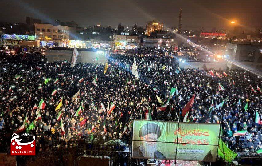 تداوم تجمعات مردمی در میدان فجر طبرسی مشهد