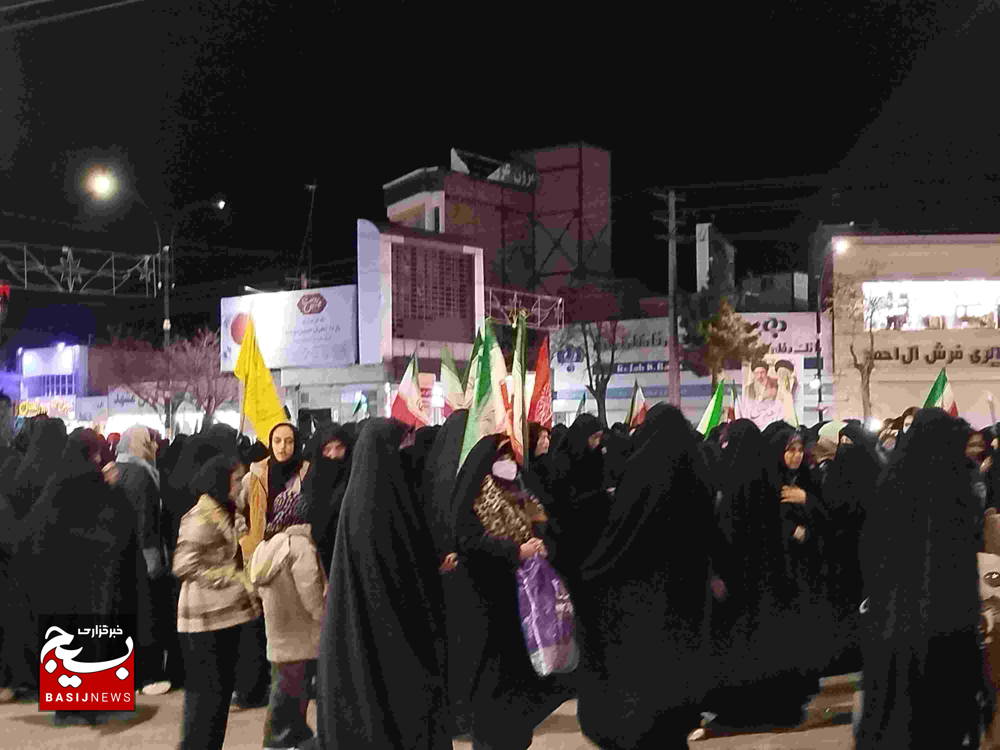 مردم فریمان امشب هم در میدان، «احیاگر قدر» بودند مردم فریمان امشب هم در میدان، «احیاگر قدر» بودند