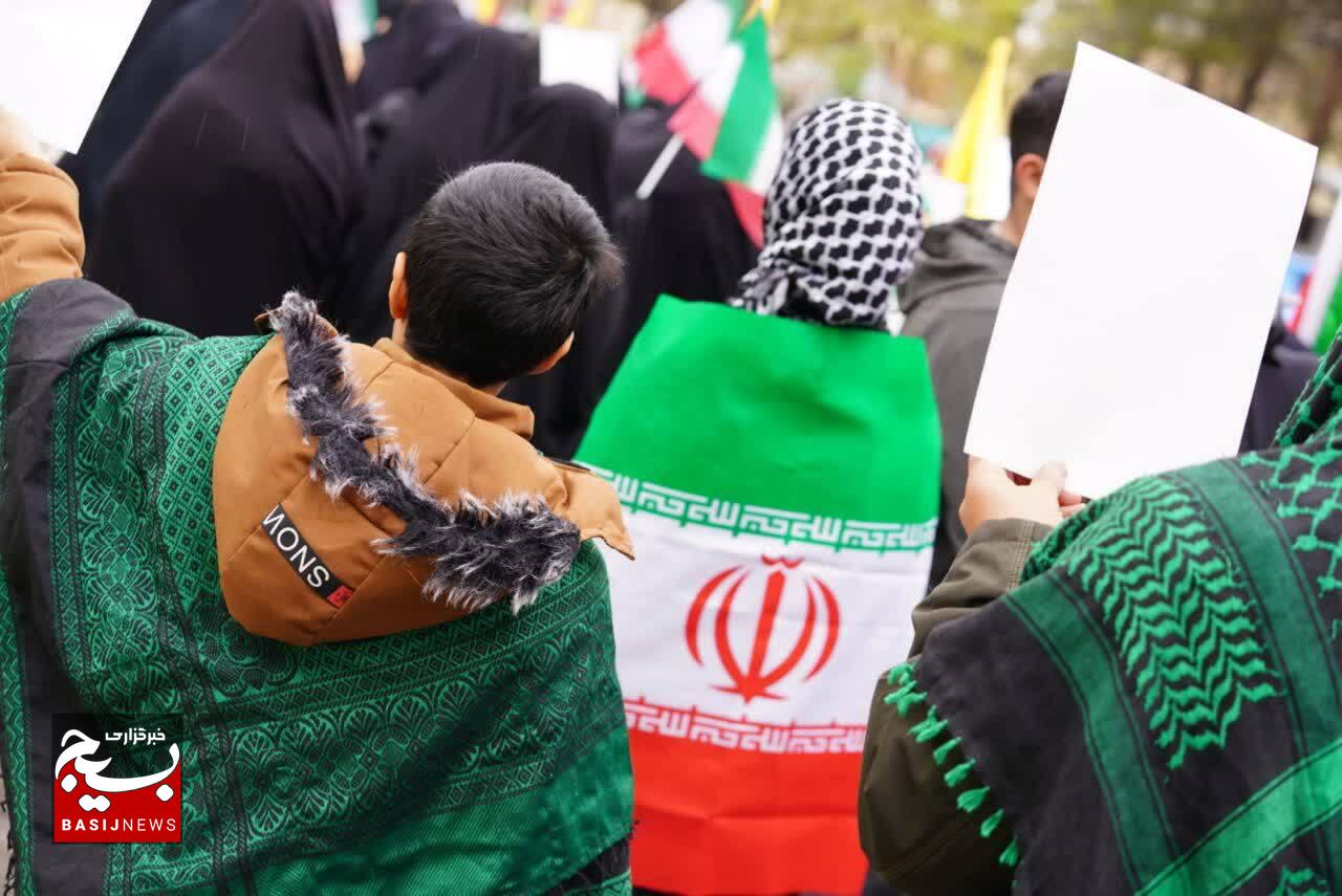 حضور بی‌نظیر کرمانی‌های ولایت‌مدار