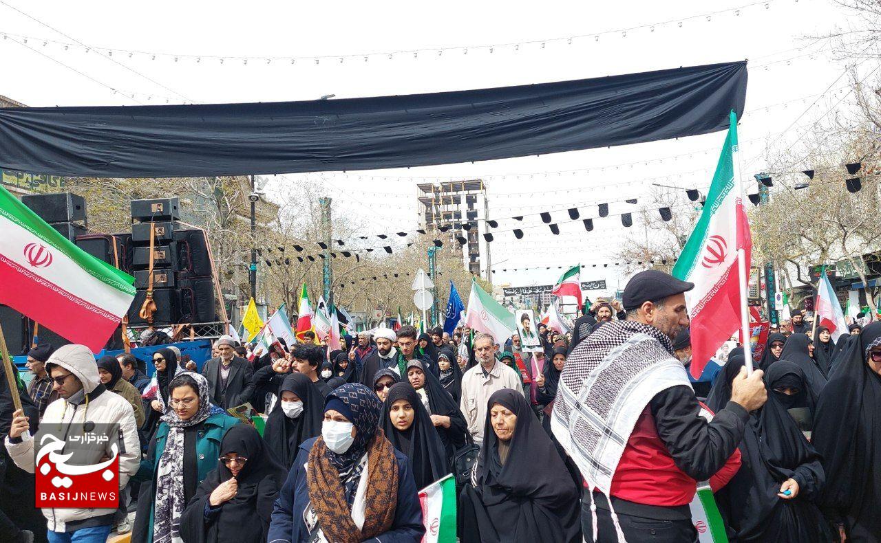 سیل خونخواهان امامِ شهید در راهپیمایی روز قدسِ مشهد