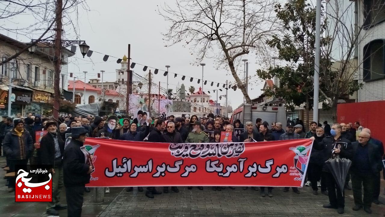 یادِ رهبرِ شهید،مشت‌هایِ گره‌کرده را در دفاع از فلسطین برافراشت