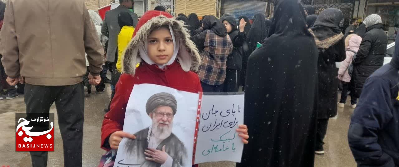حضور کودکان و نوجوانان با کوله پشتی در راهپیمایی روز قدس