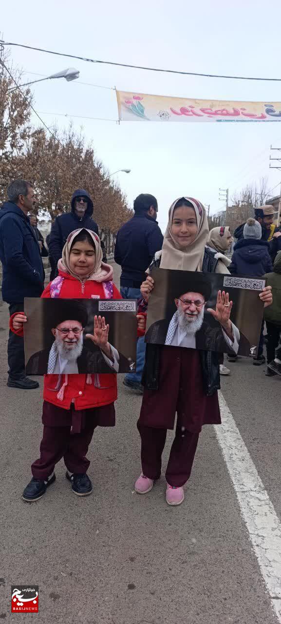 حضور کودکان و نوجوانان با کوله پشتی در راهپیمایی روز قدس
