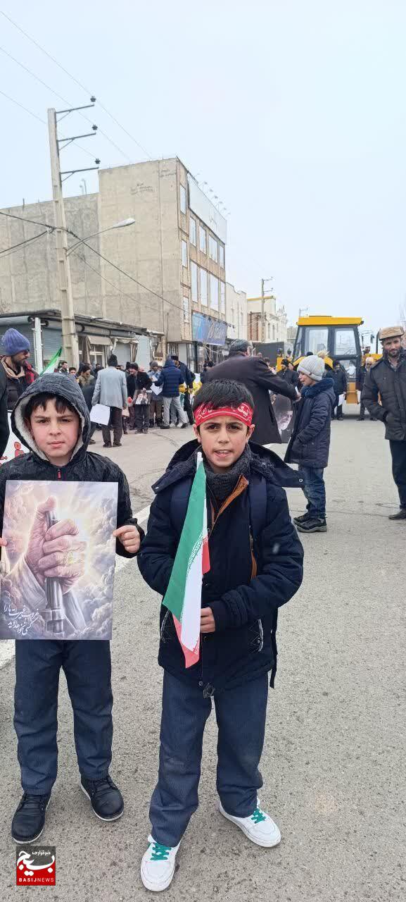 حضور کودکان و نوجوانان با کوله پشتی در راهپیمایی روز قدس