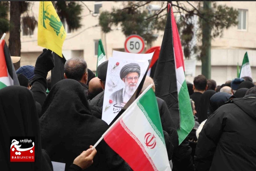 می‌نویسم برای مردم میدان...