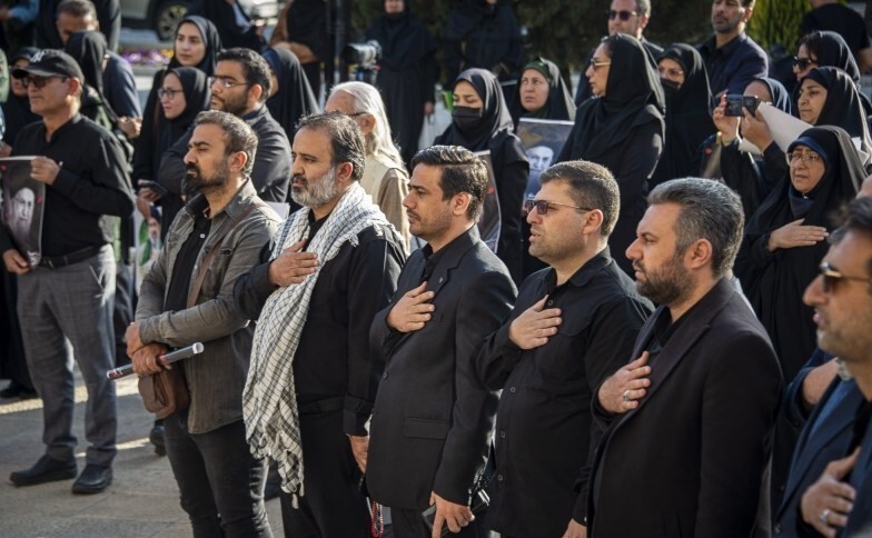 بیعت اصاب رسانه و هنرمندان شیرازی با رهبر انقلاب + عکس
