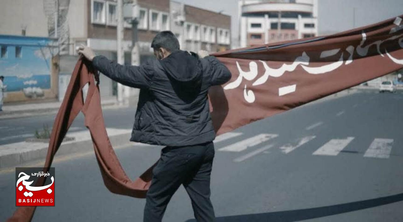 فدائیان رهبر یاد و نام رهبر شهید را زنده نگه داشتند/ دوخت بیش از ۸ هزار پرچم در مرکز خراسان‌جنوبی