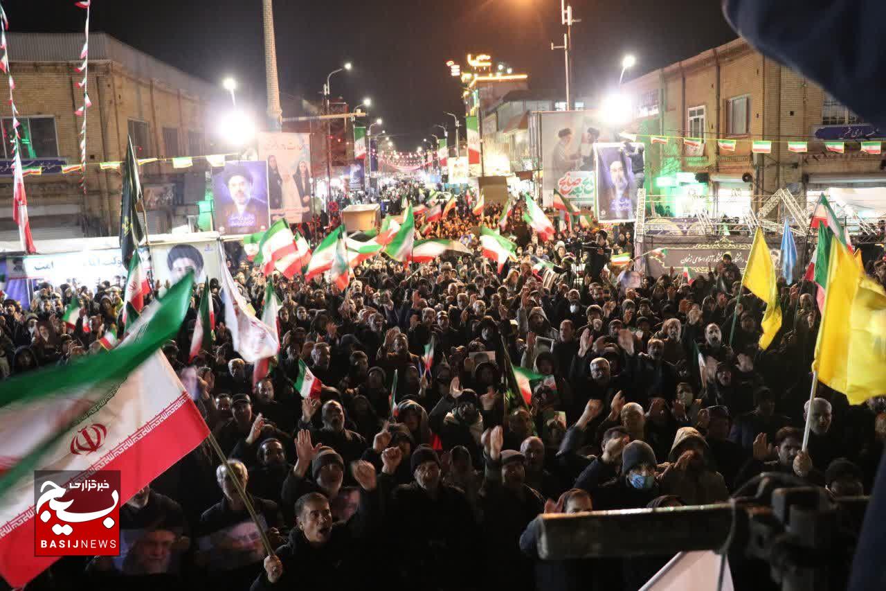 زنجانی‌ها در عزای امام امت همچنان در خیابان‌ها حضور دارند