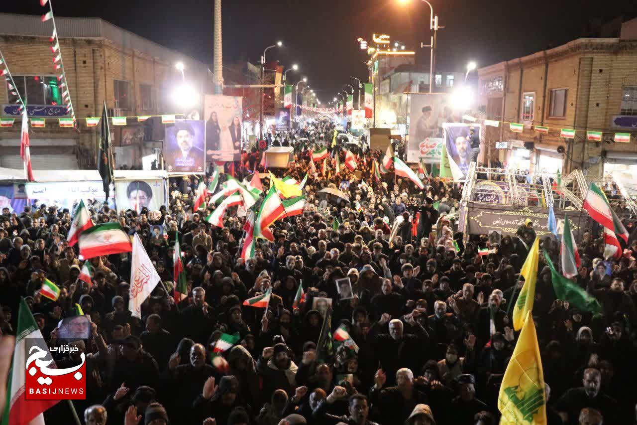 زنجانی‌ها در عزای امام امت همچنان در خیابان‌ها حضور دارند