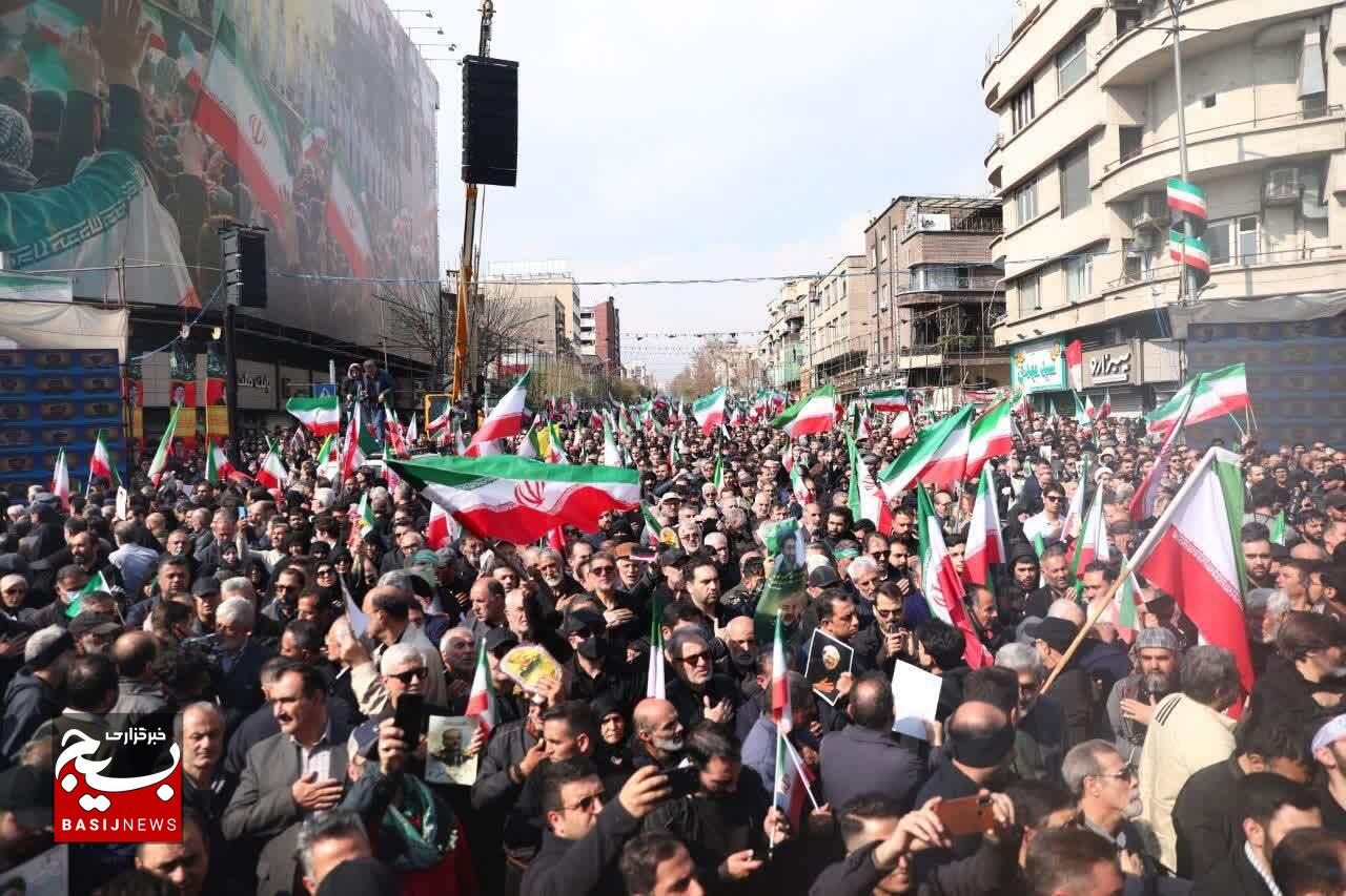 تشییع باشکوه پیکرهای مطهر شهیدان سلیمانی، لاریجانی و دریادلان ناوشکن دنا