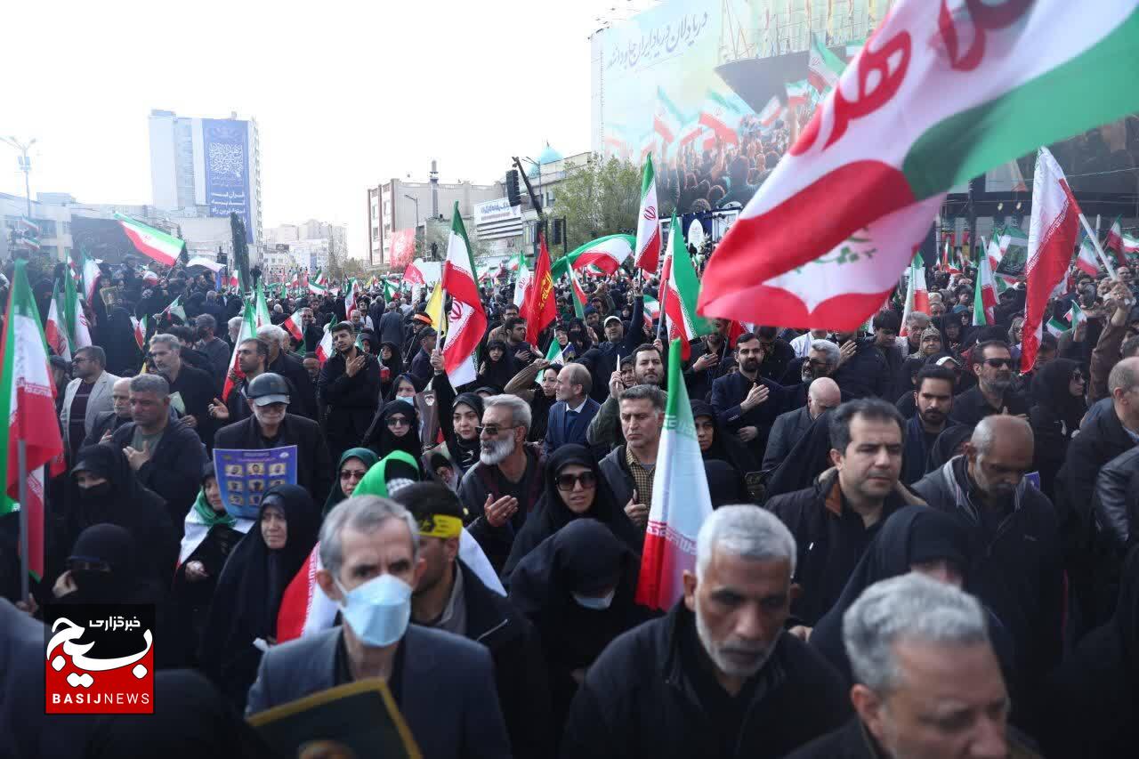 تشییع باشکوه پیکرهای مطهر شهیدان سلیمانی، لاریجانی و دریادلان ناوشکن دنا